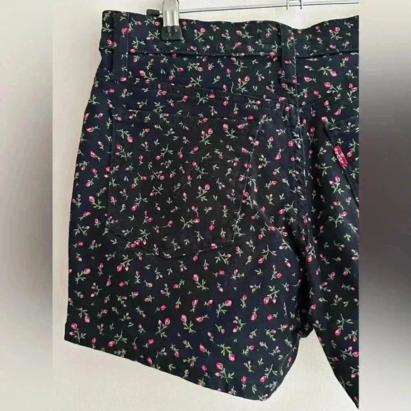 Levi’s Mid Length Shorts, Floral Print, Black Shorts with Pink Flowers,Size 28 - Picture 13 of 16